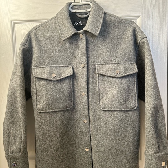 ZARA METAL BUTTON PLUSH
OVERSHIRT (XS) - Picture 2 of 5